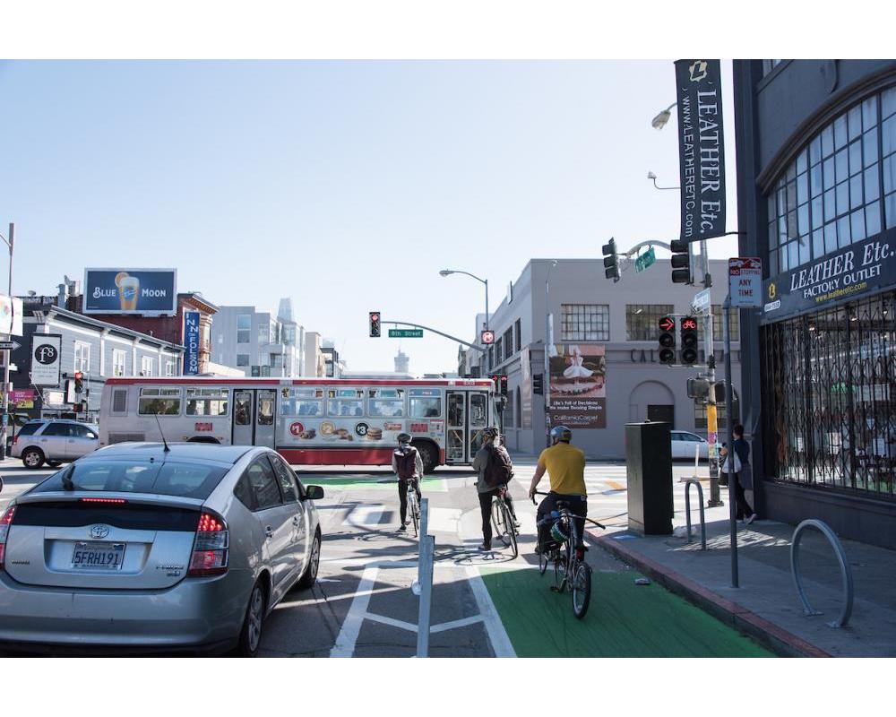 Protected bike lane on Folsom at 8th Street and Traffic Signals (2018 near-term improvements)