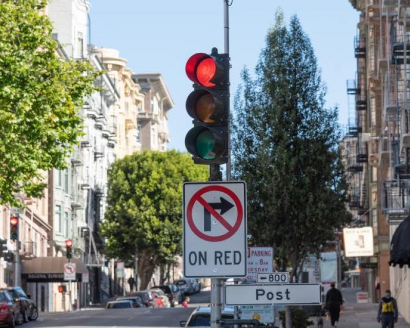 Image of no turn on red at Leavenworth at Post