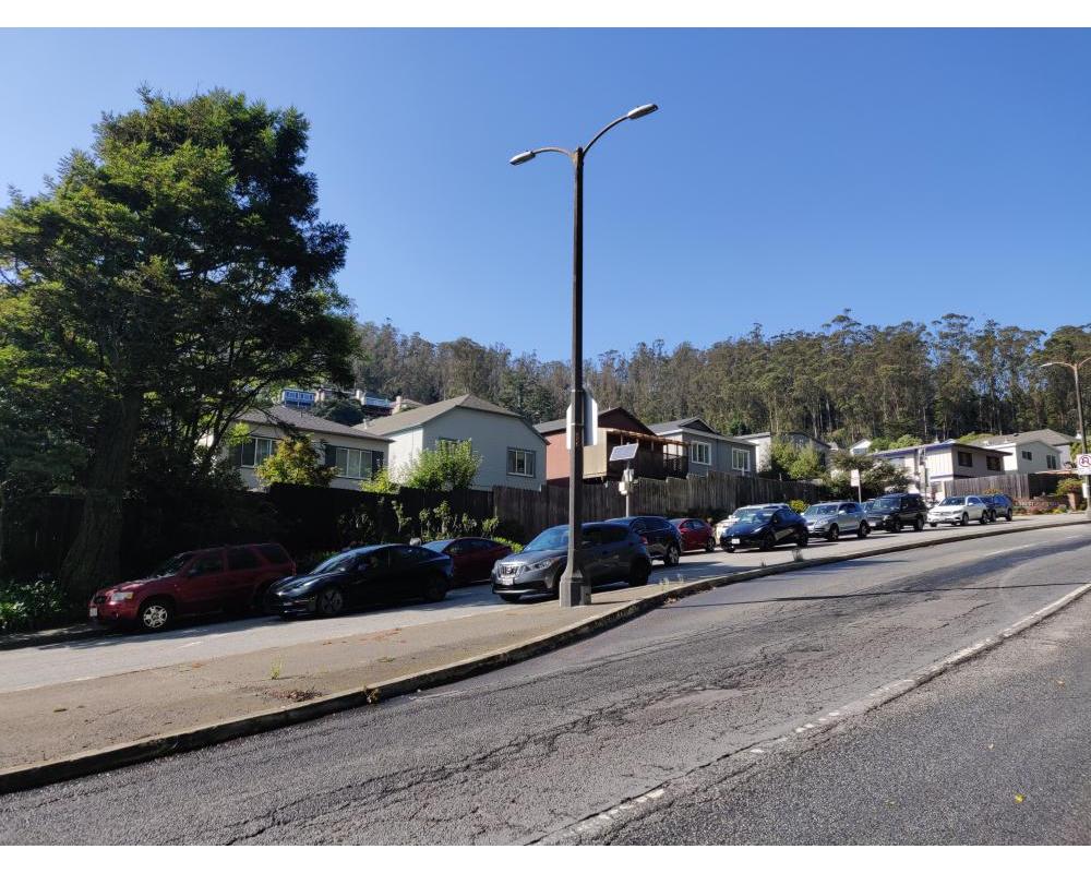 vehicles queueing to drop off at Clarendon Elementary 